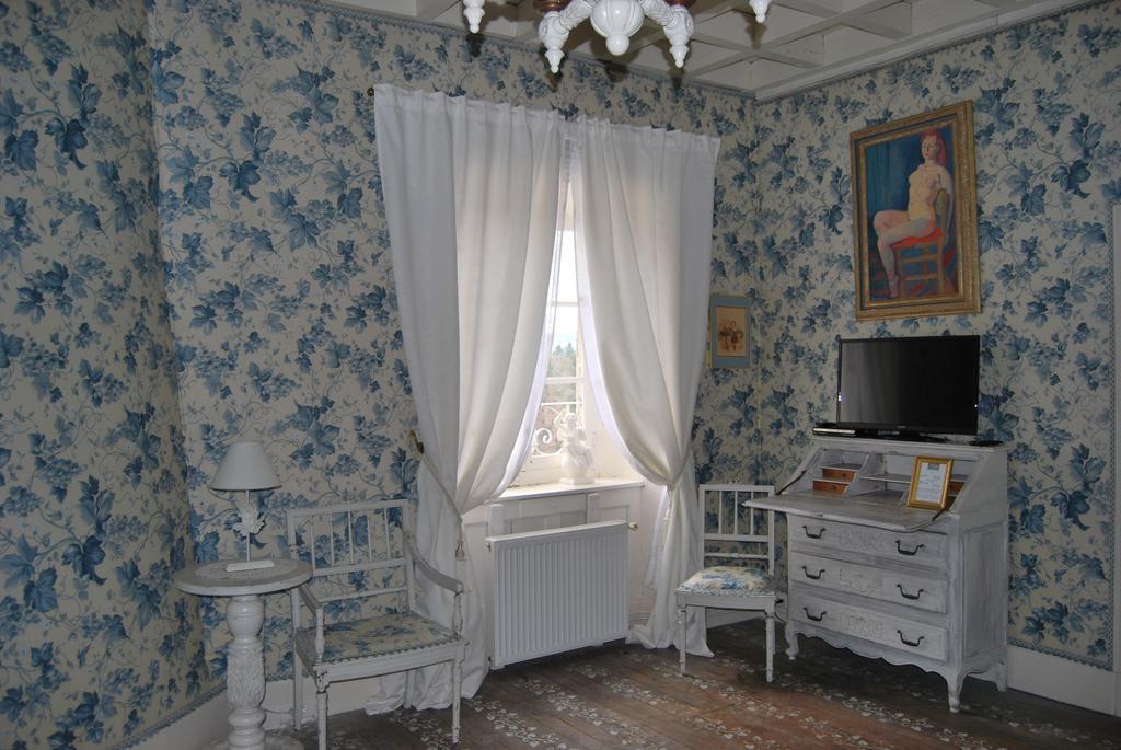 Chateau De Chantelauze Olliergues Zimmer foto