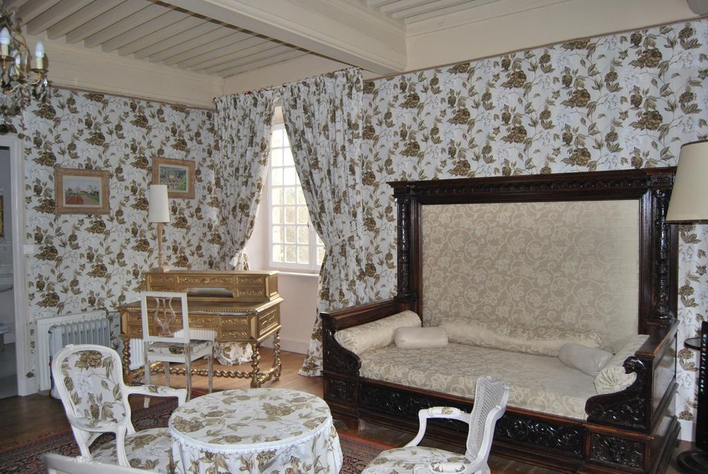 Chateau De Chantelauze Olliergues Zimmer foto